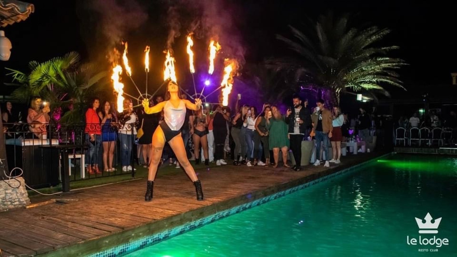 Soirée animation cracheur de feu avec le Art Club resto Club proche de Marseille