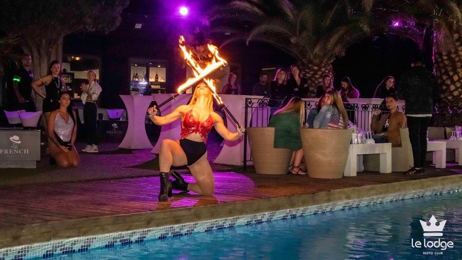 Soirée animation cracheur de feu avec le Art Club resto Club proche de Marseille